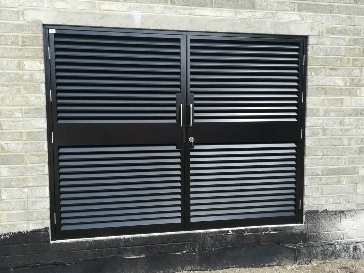 Fully louvred doors
