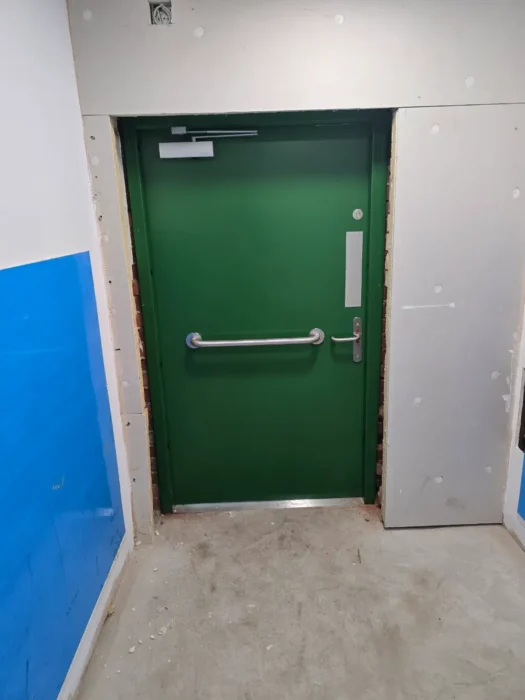 heavy-duty toilet doors designed for public use and vandal resistance